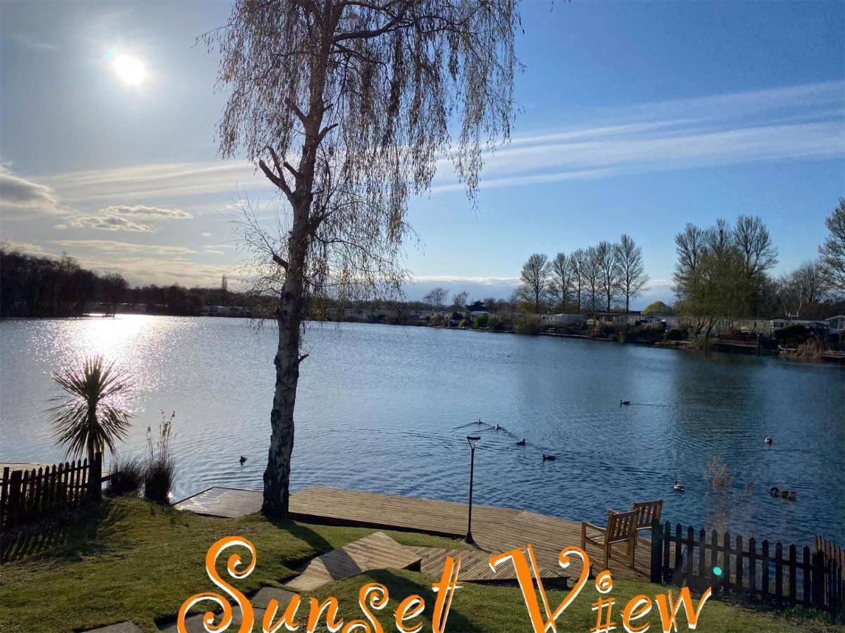 Tattershall Lakes Sunset View Caravan Lakeside, Hot Tub, Garden, Private Fishing Peg & Wifi Exterior foto