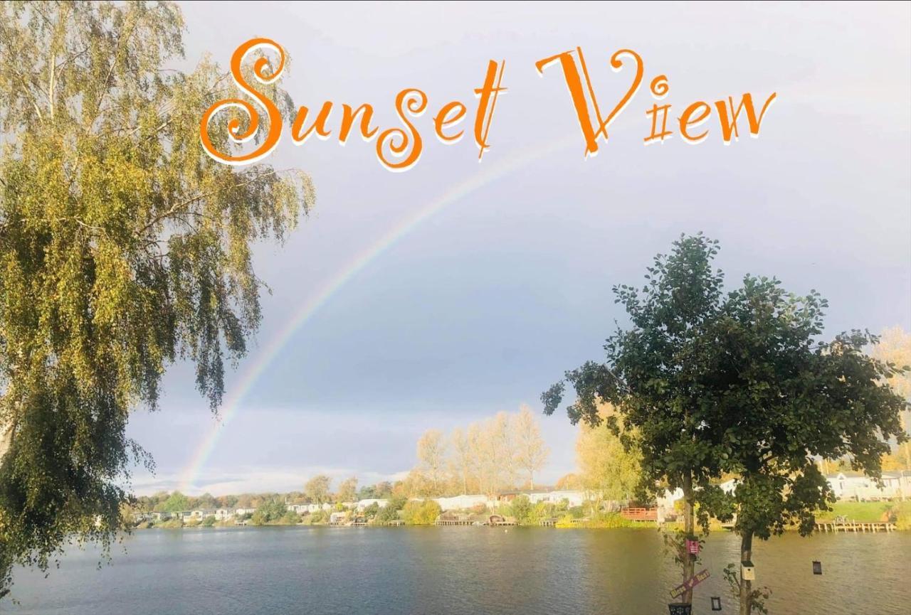 Tattershall Lakes Sunset View Caravan Lakeside, Hot Tub, Garden, Private Fishing Peg & Wifi Exterior foto