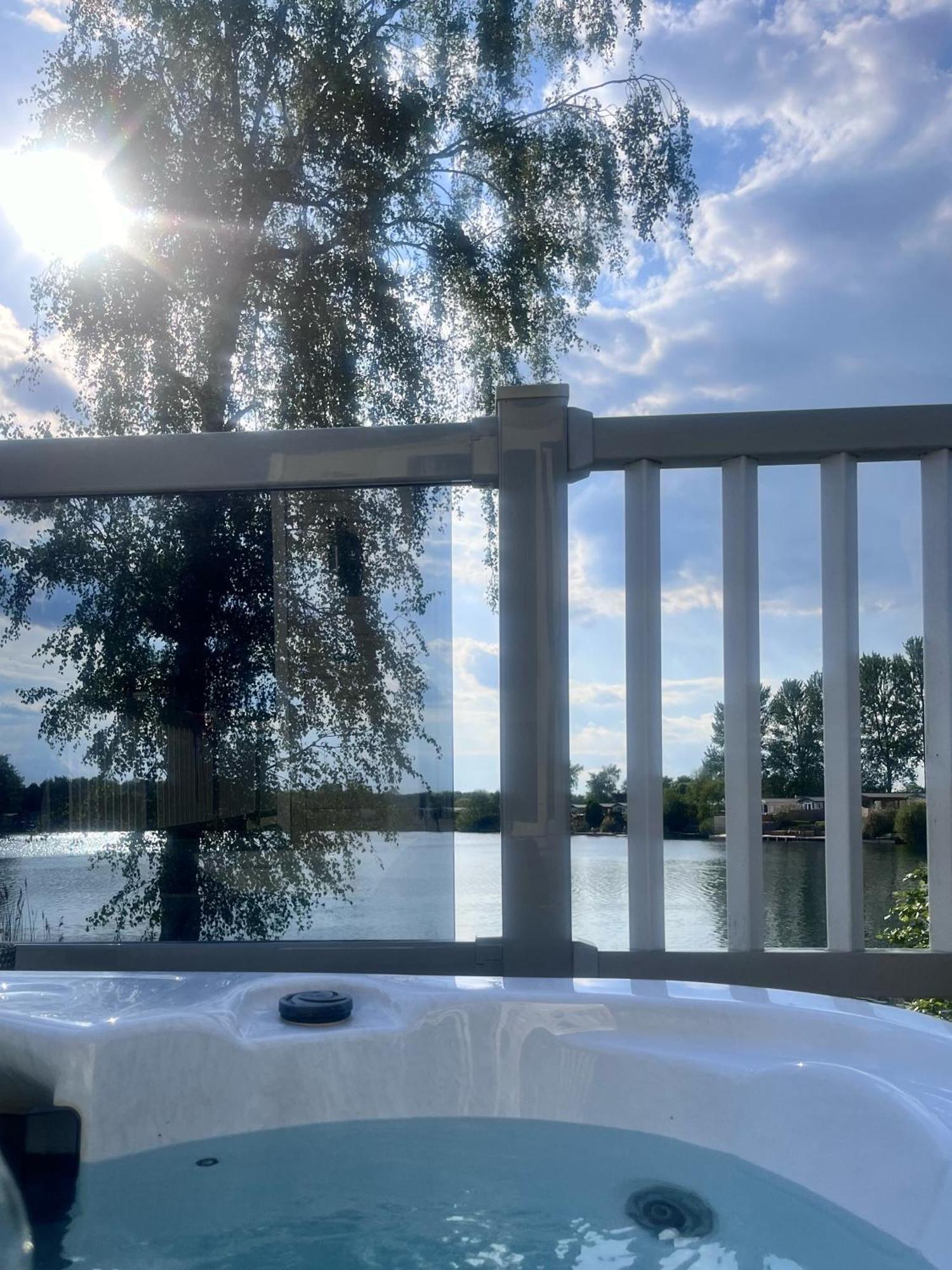 Tattershall Lakes Sunset View Caravan Lakeside, Hot Tub, Garden, Private Fishing Peg & Wifi Exterior foto